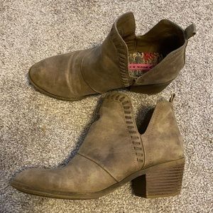 Rock & Candy booties- Size 7 1/2